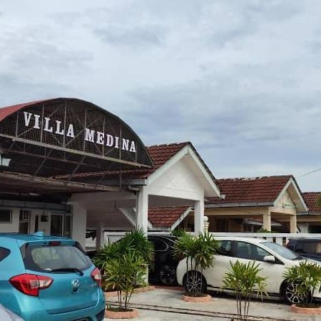 Villa Medina @ Sepang Gold Coast Кампонг Баган Лаланг Екстериор снимка